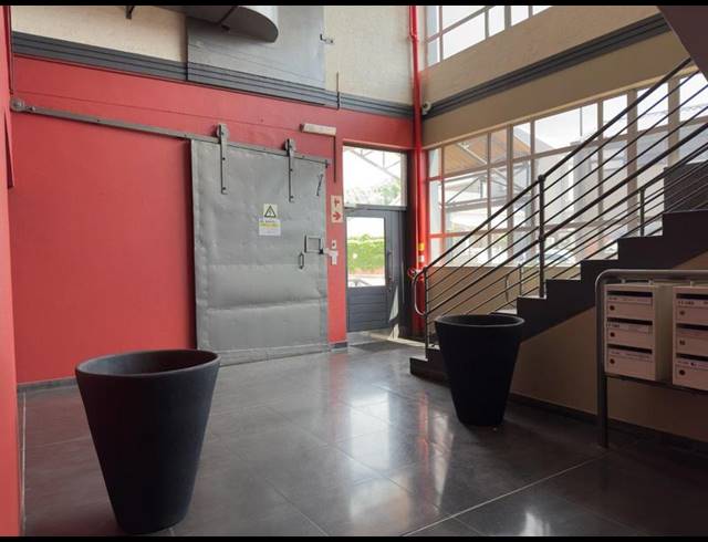 BUSINESS PROPERTY TO RENT IN OBSERVATORY